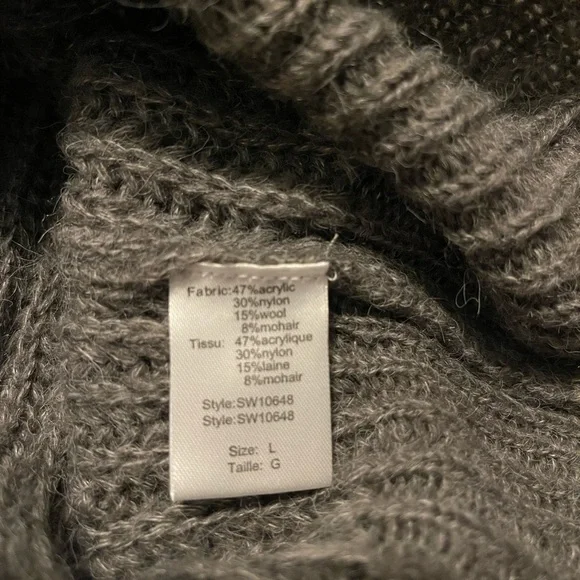 Elan Turtleneck Sweater, size L - Picture 10 of 10